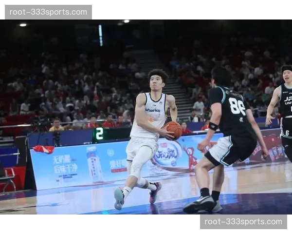 偰李永炜三分8中6砍26分 上海队年轻球员强势崛起 偰李永炜三分8中6砍26分 上海队年轻球员强势崛起