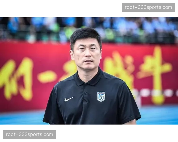 李国旭放弃控球主打高效防反，斯坦丘前腰后置战术激活阿奇姆彭速度